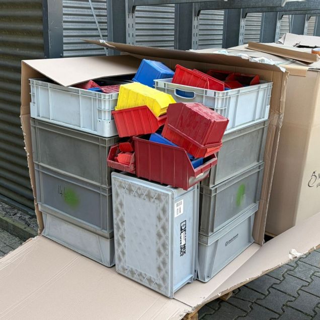 Voordeelpartij ca. 80 gebruikte magazijnbakken