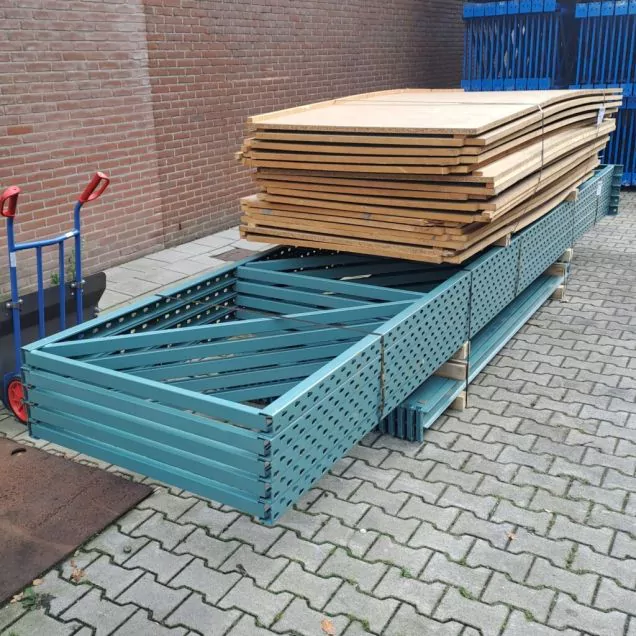 Voordeelpartij gebruikte Hovuma palletstelling 4920x11150x1100 mm (hxbxd) 4 niveaus met spaanplaten